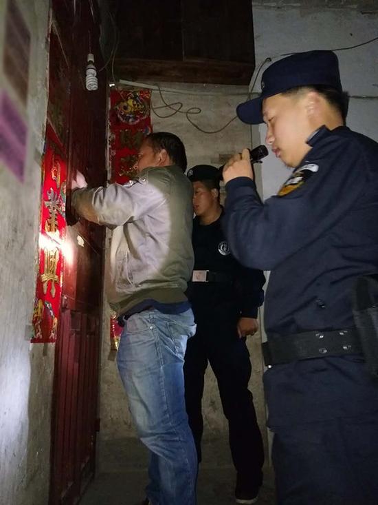 宁夏区粗心妈妈误将幼女锁家中 