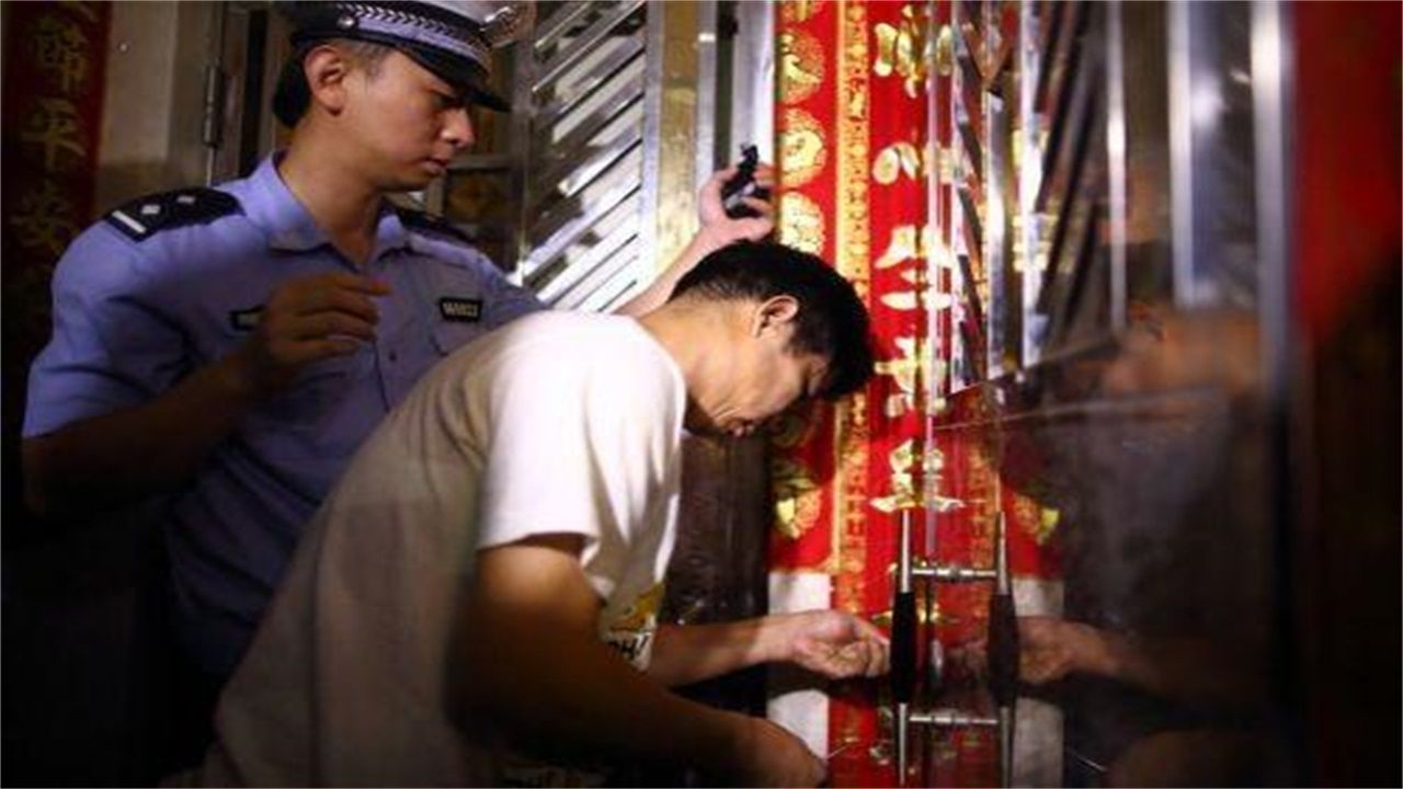 宁夏区请开锁师傅开了锁后，师傅